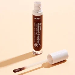 Adopt Glittery Lip Gloss With A Wow Effect!
