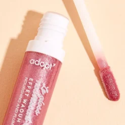 Adopt Glittery Lip Gloss With A Wow Effect!