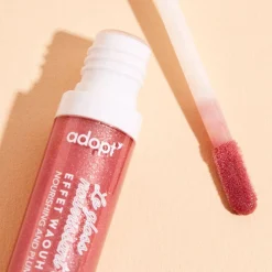 Adopt Glittery Lip Gloss With A Wow Effect!