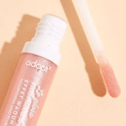 Adopt Glittery Lip Gloss With A Wow Effect!