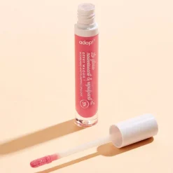 Adopt Glittery Lip Gloss With A Wow Effect!